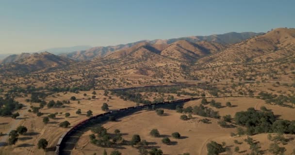 Long Train Moving Slowly Tehachapi Pass California Golden Hour Aerial — Stock video