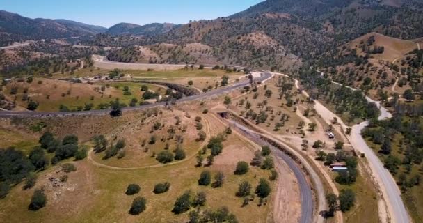 Railroad Tracks Tunnel Tehachapi Loop Pass California Aerial Push — Stock video