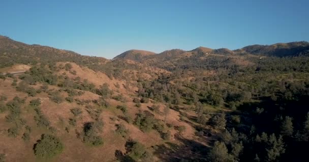 Sierra Nevada Mountains Highway California Golden Hour Aerial Parallax — Stok video