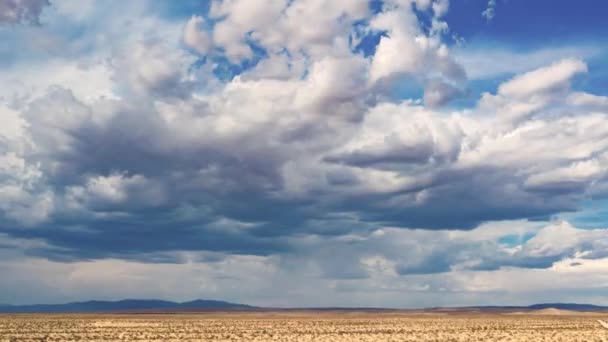 Hiperlapso Nubes Tormenta Oscura Que Acumulan Sobre Paisaje Del Desierto — Vídeo de stock