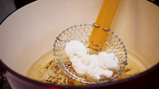 Lowering Breaded Cauliflower Frying Oil Spider Skimmer Slow Motion — Vídeos de Stock