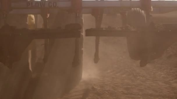 Close Plow Tilling Field While Its Dry Kicking Cloud Dust — Wideo stockowe