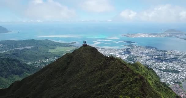 Drone 4000Ft Air Oahu Getting Shot Mountain Top Trail Stairway — ストック動画