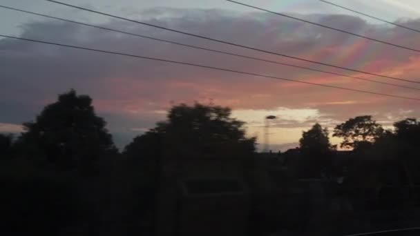Pôr Sol Rosa Alaranjado Visto Trem Hora Ouro Crepúsculo Norte — Vídeo de Stock