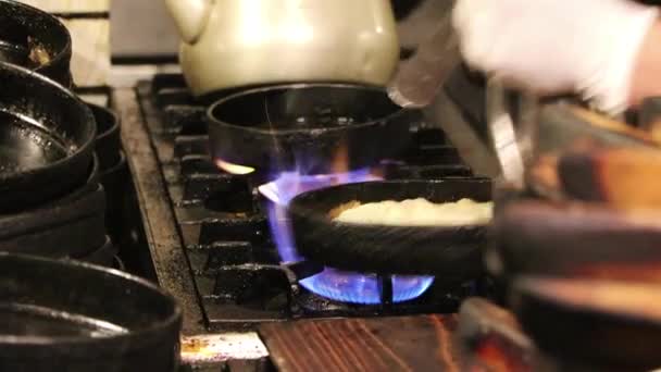 Close Someone Cooking Gyoza Pan — Vídeos de Stock