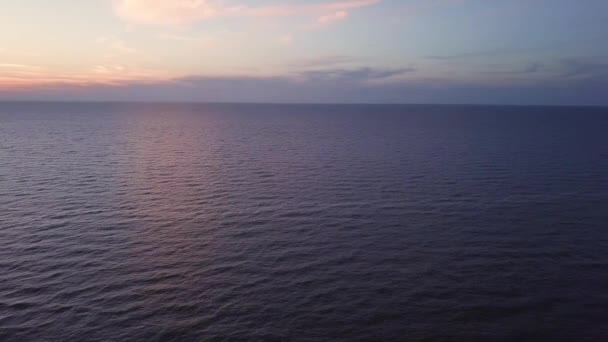 Nagranie Drona Zachodzie Słońca Nad Bałtykiem Plaża Lubiatowo Polska Strzał — Wideo stockowe