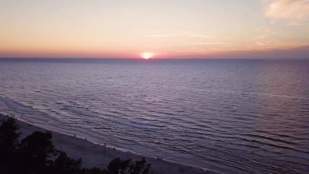 Дронові Кадри Заходу Сонця Над Балтійським Морем Пляж Лубіатово Польща — стокове відео