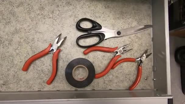 Man Picking Tools — Wideo stockowe