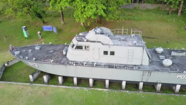 Vista Aérea Del Monumento Barco Policía Del Tsunami — Vídeos de Stock