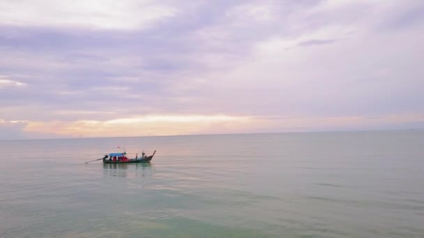 Drone View Long Tail Boat Ocean Sunset Background — Stock video