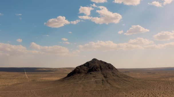 Imágenes Aéreas Drones Una Colina Rocosa Árido Paisaje Del Desierto — Vídeos de Stock