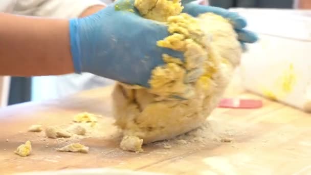 Human Hands Latex Glovs Modelling Dough Typical Type Italian Pasta — Αρχείο Βίντεο