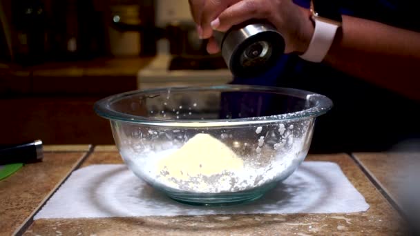 Slowmo Close African American Woman Grinding Fresh Pepper Mixing Bowl — Vídeo de stock