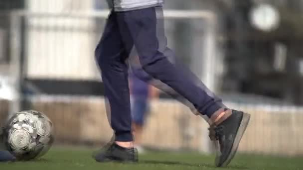Close Shot Feet Playing Football — Vídeo de stock