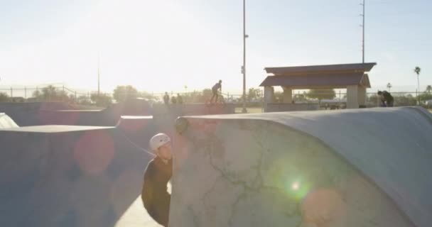 Bmxer Doing Tricks Skatepark — Αρχείο Βίντεο