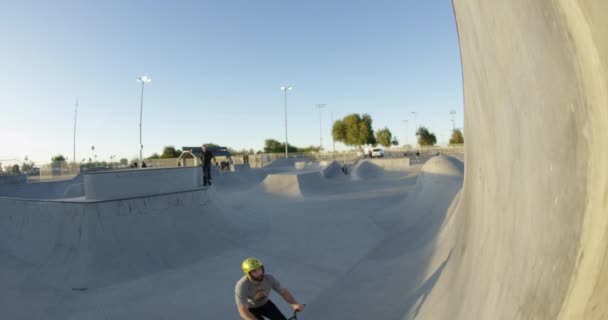 Bmx Rider Doing Tricks Skatepark — Wideo stockowe