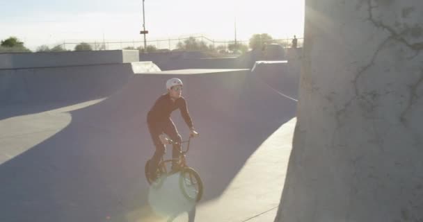 Bmx Rider Skateparku — Wideo stockowe