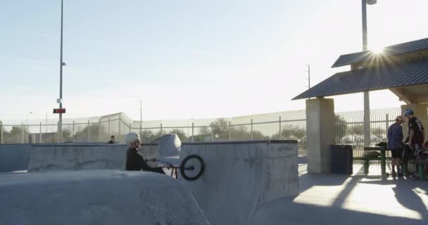 Bmx Rider Skatepark — Stockvideo