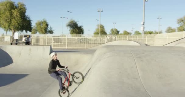 Bmx Ryttare Skatepark — Stockvideo