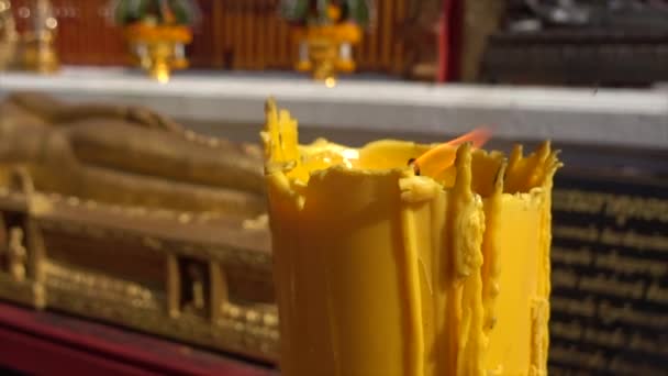 Close View Burning Candle Golden Lying Buddha Temple — Video