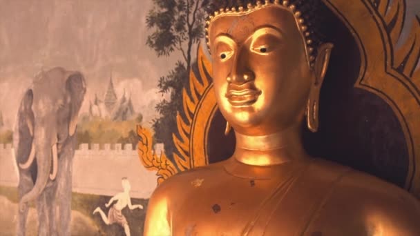 Golden Buddha Statues Wall Hall Asian Temple — стоковое видео