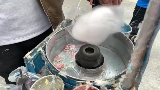 Man Making Cotton Candy Street — Wideo stockowe