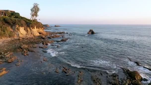 Flying Beautiful Laguna Beach Tide Pools Sunset California — Vídeo de Stock