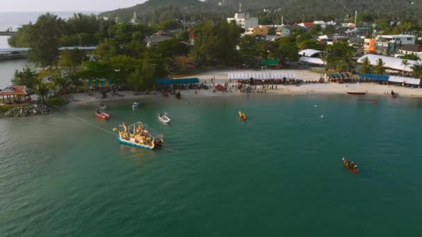 Concursos Tradicionais Remo Barco Tailandês Baía Ilha Tropical Durante Pôr — Vídeo de Stock