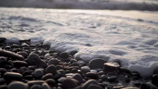 Close Beach Waves Foam Bubbling Pebbles Rocks Slowmo — Video Stock