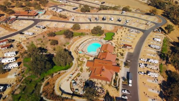 Aerial Pan Resort Pool Jacuzzi — Vídeo de Stock