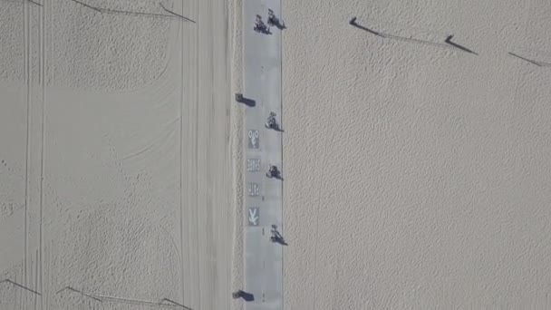 Aerial Drone Shot People Bikes Riding Beach Boardwalk — Stockvideo