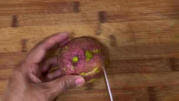 Close Shots Single Old Passion Fruit Open Cut Show Delicious — Wideo stockowe