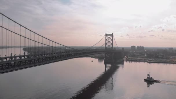 Sunrise Aerial Drone Footage Benjamin Franklin Bridge Philadelphia — 비디오