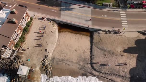 Aerial Pull Back Lifeguard Tower Beach Waves Crashing — Stock videók