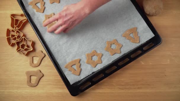 Placing Various Christmas Gingerbread Shapes Baking Tin Brown Wooden Table — Vídeo de stock