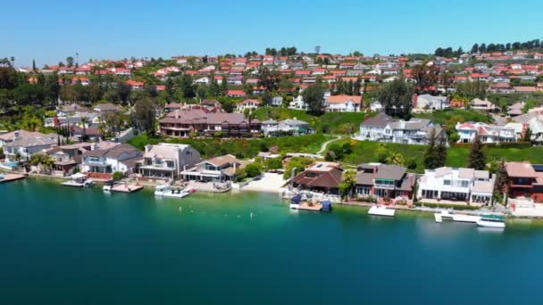 Aerial Fly Luxury House Community Lake Mission Viejo — kuvapankkivideo