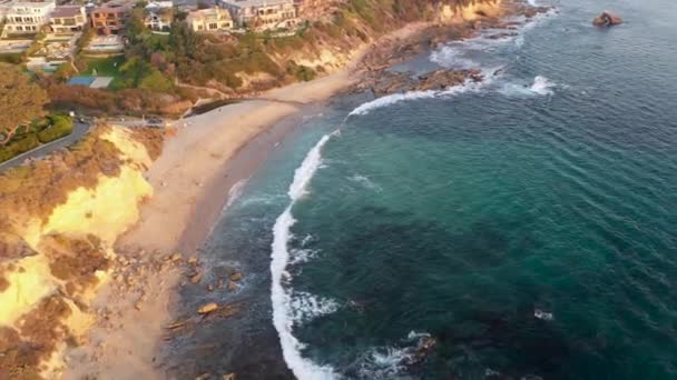 Flying Million Dollar Beach Front Homes Beautiful Laguna Beach California — 图库视频影像