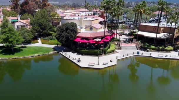 Aerial Pan Shot Restaurant Community Lake — Video Stock