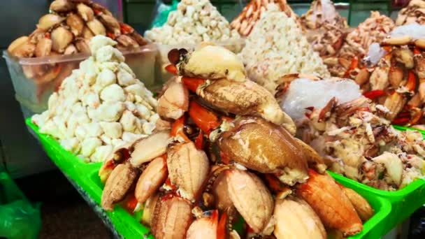 Close Shots Fresh Crab Meat Out Shell While Display Beautifully — Video
