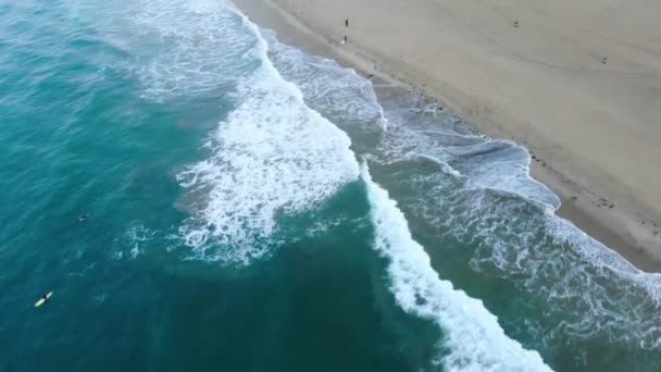 Пересуваючись Через Океан Піску Сурф Сіті Сша Каліфорнія Світанку Люди — стокове відео