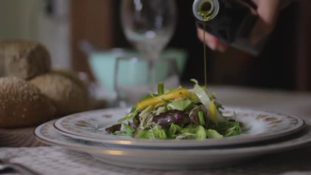 Closeup Slow Motion Avocado Oil Being Dropped Fresh Salad — Vídeo de Stock