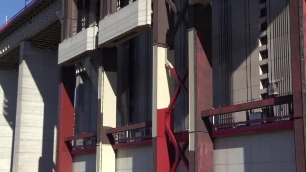 Closer Look Descending Counterweights Ascending Water Container Strpy Thieu Boat — Wideo stockowe