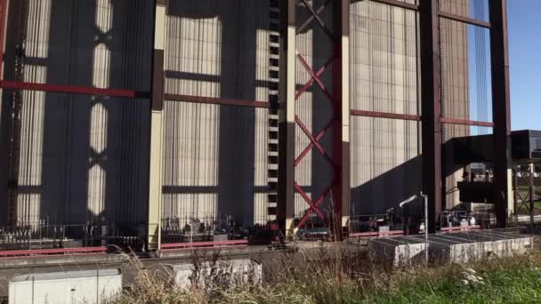 Side View Cargo Boat Slowly Entering Water Container Strpy Thieu — Video