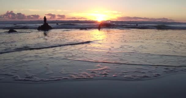 Stunning View Sunset Low Tide Laguna Beach Sun Peaks Out — ストック動画