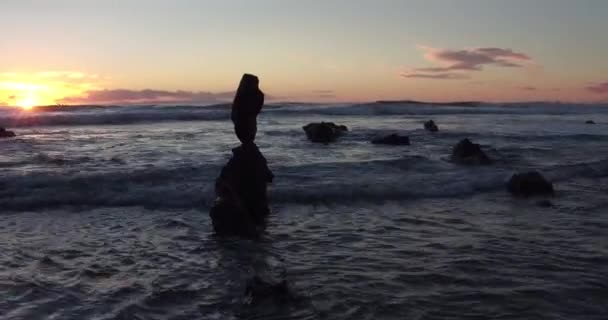 Stunning View Sunset Low Tide Laguna Beach Sun Peaks Out — Stockvideo