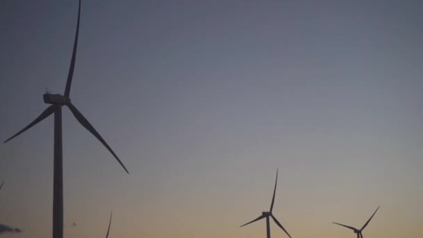 Pan Droite Gauche Éoliennes Propres Énergie Verte Coucher Soleil Dans — Video