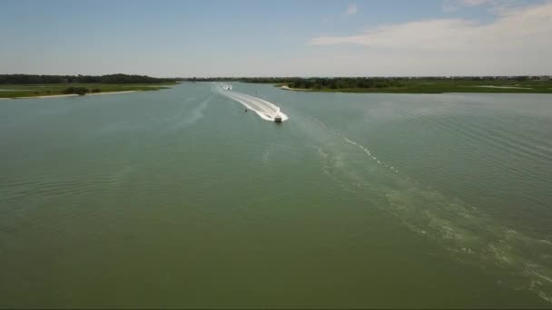 Пролетая Над Лодками Intracoastal Waterway Середине Дня Летом Солнечный День — стоковое видео