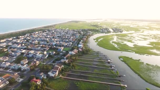 Drone Shot Ocean Isle Beach Sunset Causeway Overlooking Piers Houses — ストック動画