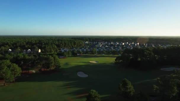 Drone Flying Golf Course Houses Early Morning — Vídeos de Stock
