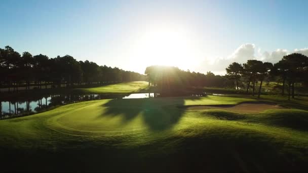 Golf Course Morning Green Grass Blue Skies — Vídeos de Stock